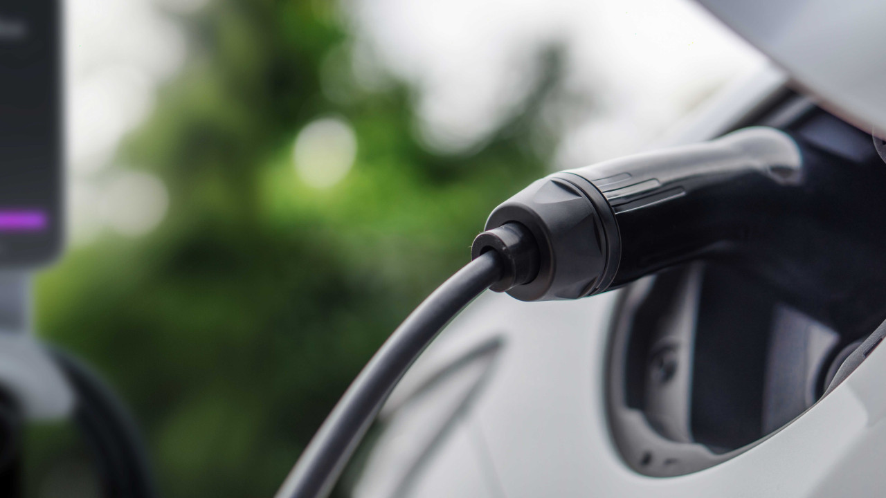 Orlen obniża ceny prądu na ładowarkach o 16%