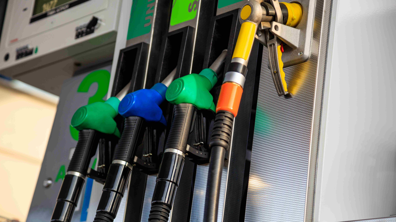 Unikaj tankowania teraz: Co trafia do baku?