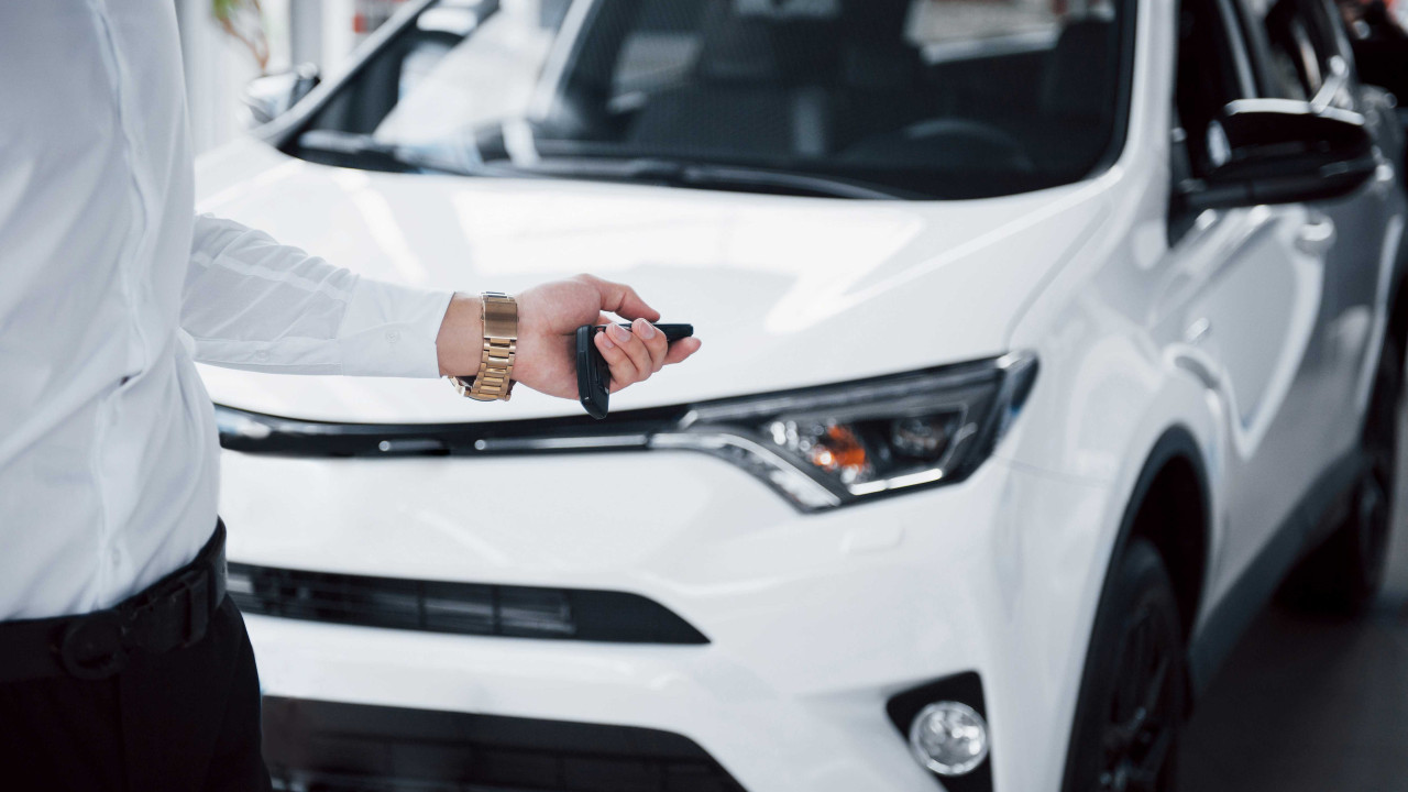 Nowa Toyota RAV4: Zaskakująca jazda i świetny wygląd