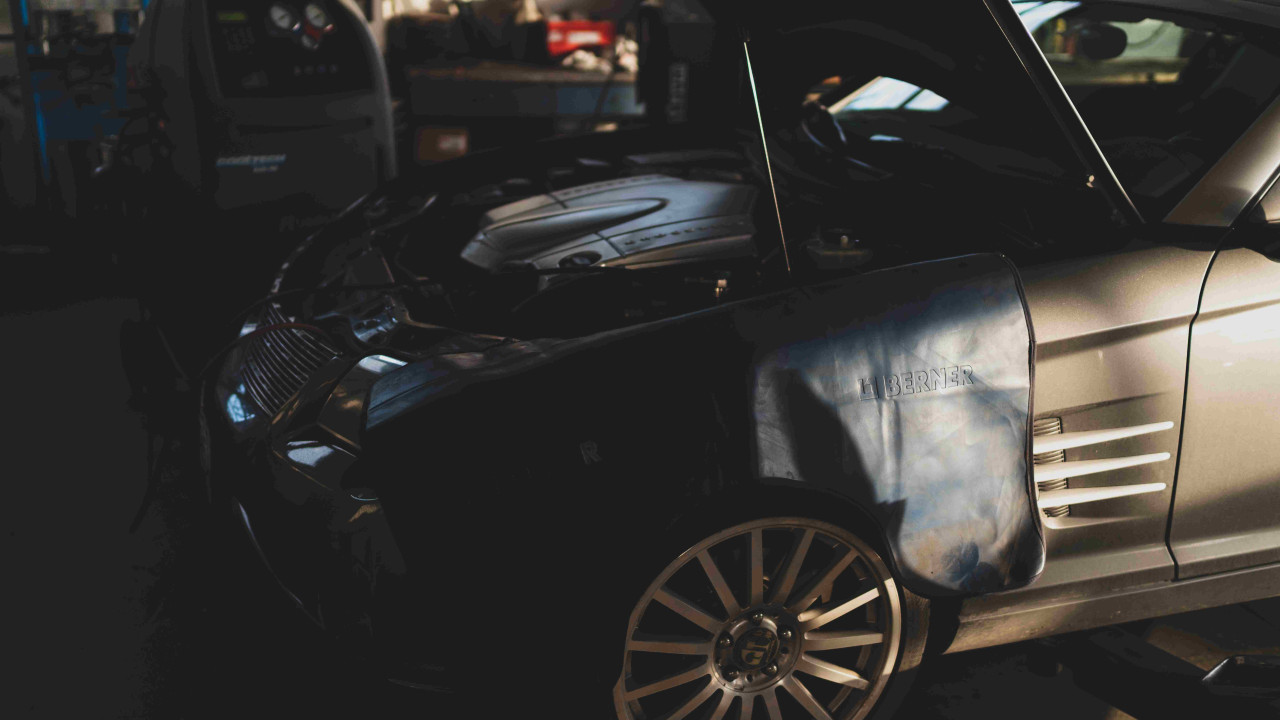 Dźwięk spod auta: możliwe spaliny w kabinie i poważne problemy