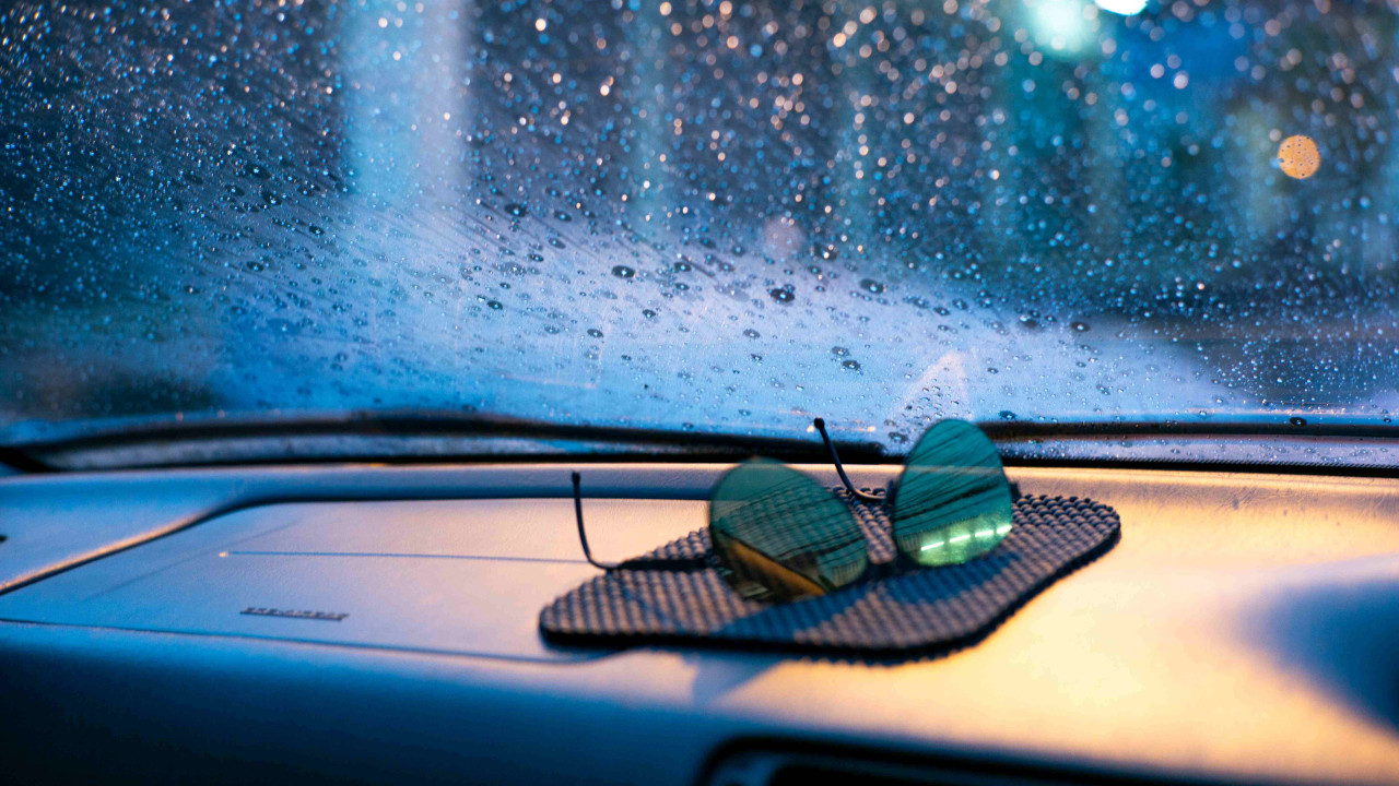 Skuteczny Sposób na Wycieraczki Zostawiające Smugi na Szybie
