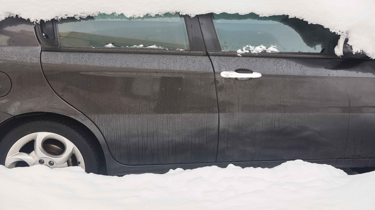 Jak wyjść z zaspy. Sprawdzone triki ratunkowe na zimowe przygody