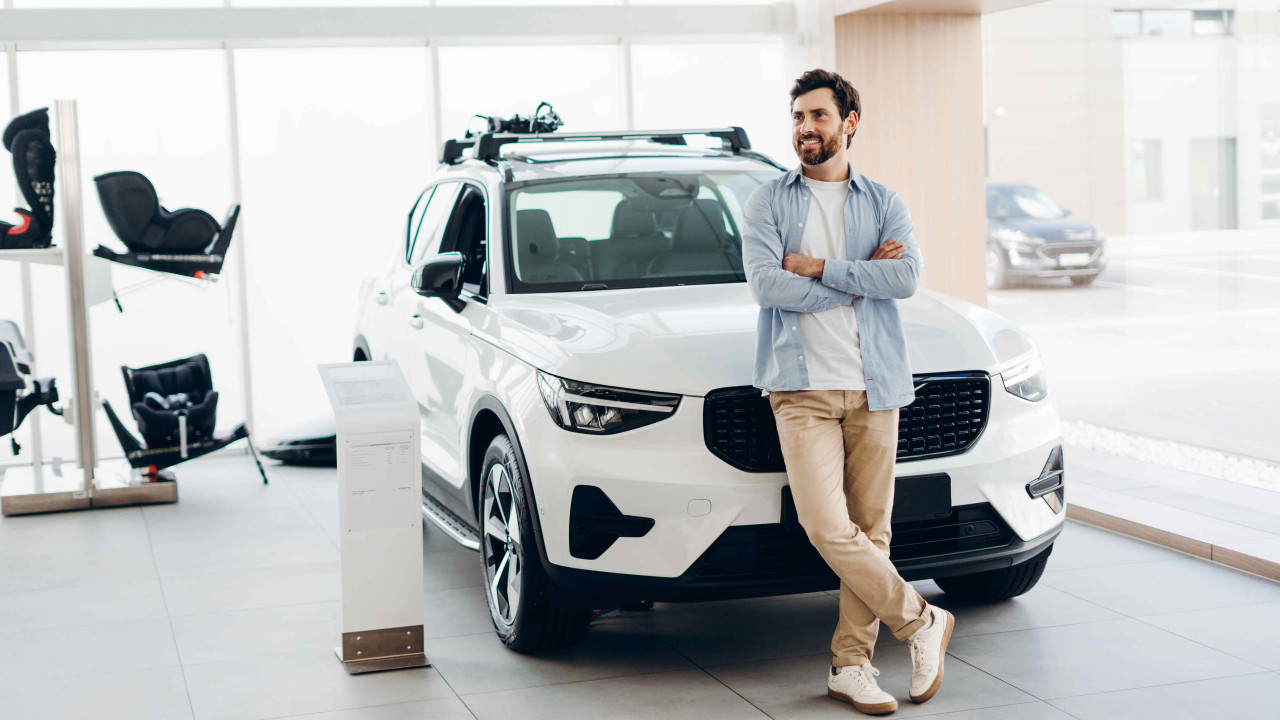 BMW iX3: Samochód Roku i Kluczowa Premiera 2025