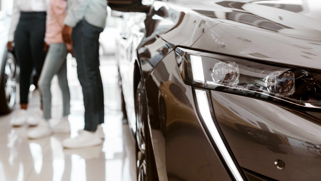 Odświeżony Peugeot 408: Czy podstawowa wersja wystarczy?