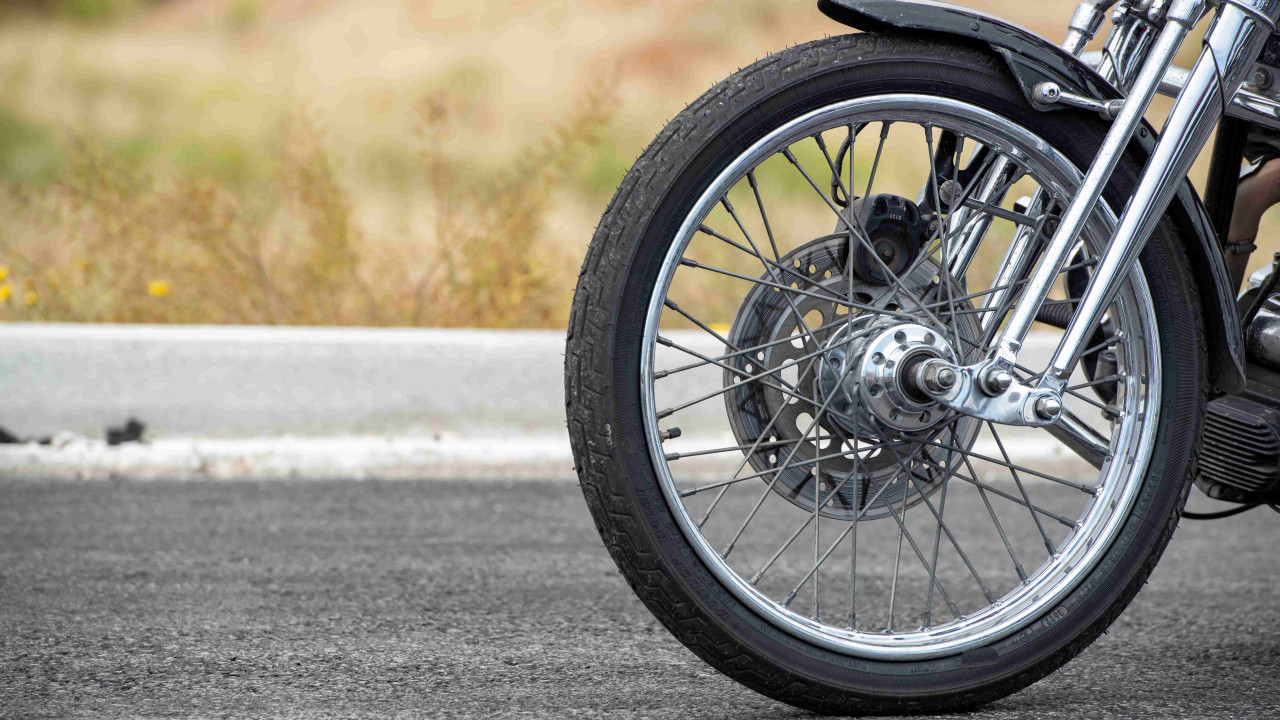 Czy Motocykliści Mogą Omijać Korek? Zasady i Wyjątki na Drodze