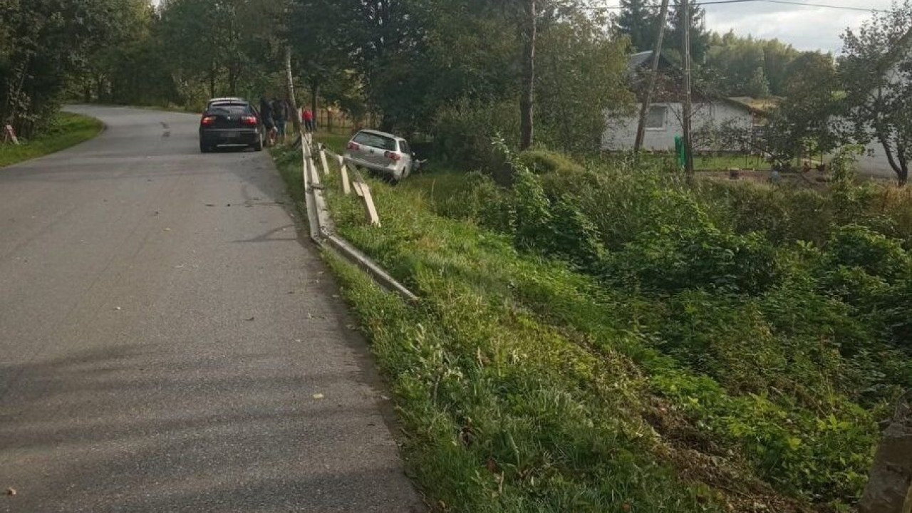Pijany 29-latek wjechał Volkswagenem do rowu. Policjanci byli po służbie