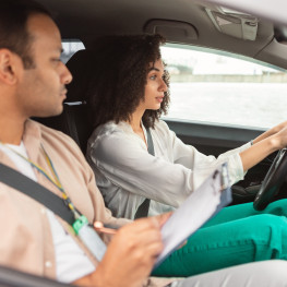 Dodatkowe godziny nauki jazdy – kiedy warto dokupić?