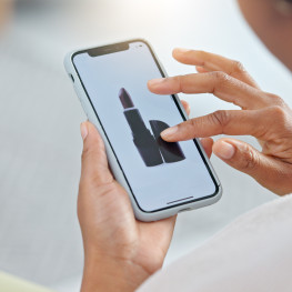 Nowy iPhone zaskakuje wagą i grubością. Ale jest coś, o czym Apple wolałoby nie mówić 