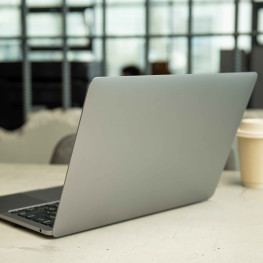 Nowy MacBook Ultra: Najnowsze plotki i ciekawostki techniczne