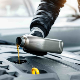 Ilustracja do artykułu: Mechanicy zmieniają olej wcześniej – dlaczego warto ich naśladować?
