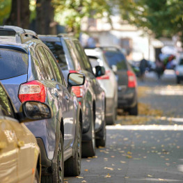 Pomyłka w numerze przy płatności za parking: czy grozi kara?