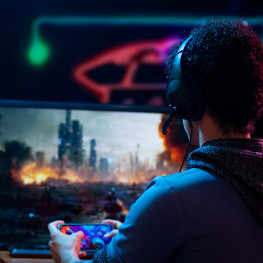 Twórca hitu z 2022 roku i syn legendy tworzą "Precognition"