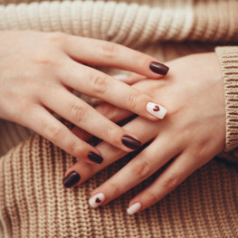 Delikatne jesienne paznokcie: DIY french manicure w domu