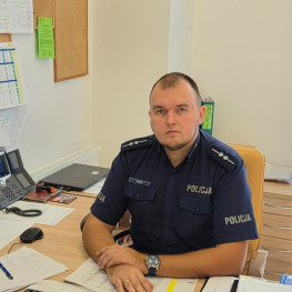 Ilustracja do artykułu: Policjant po służbie udzielił pomocy nastolatkowi po zdarzeniu drogowym
