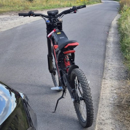 15-latek na elektrycznym crossie bez rejestracji. Sprawa trafiła do sądu