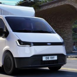Ilustracja do artykułu: Ford Transit City pod zabudowę ma udźwignąć do 1300 kg. System ePTO pojawi się w 2027 r.