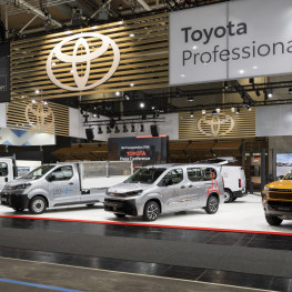 Ilustracja do artykułu: Toyota chce sprzedawać 200 tys. aut użytkowych rocznie w Europie. Wodorowy Hilux ma wejść w 2028 r.