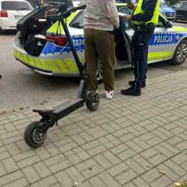 Ilustracja do artykułu: 12-latek zatrzymany na hulajnodze elektrycznej w Mysiadle. Sprawa trafi do sądu rodzinnego