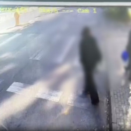 Kierowca Toyoty ominął autobus przed pasami. Potrącił 15-latkę i dostał 2500 zł mandatu