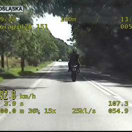 Ilustracja do artykułu: 157 km/h w obszarze zabudowanym. Motocyklista stracił prawo jazdy