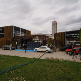 Ilustracja do artykułu: Mercedes-Benz Studio Warszawa zamknięte po dwóch miesiącach. Odnotowano ponad 200 tys. wejść