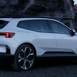 Ilustracja do artykułu: Polestar 4 SUV ma 1665 litrów bagażnika i zasięg do 630 km