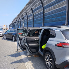 Skradziona Toyota Corolla Cross odzyskana w Warszawie. Kierowca miał trzy zakazy
