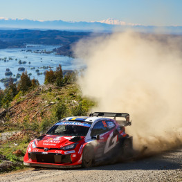 Ilustracja do artykułu: Oliver Solberg ma 19,1 s przewagi w Rajdzie Chile. Toyota zajmuje całe podium