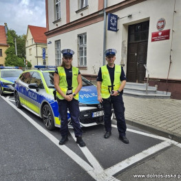 Policjanci eskortowali ambulans z ciężko chorym nastolatkiem do Wrocławia