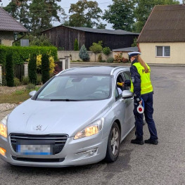 Ilustracja do artykułu: 26 944 kierowców skontrolowanych rano. Policja zatrzymała 30 praw jazdy