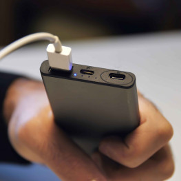 Nowe powerbanki Xtorm z kolorowym ekranem i pojemnością 60 000 mAh