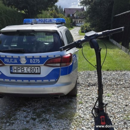 Ilustracja do artykułu: 17-latek uciekał policji na hulajnodze elektrycznej. Wcześniej przewoził pasażera