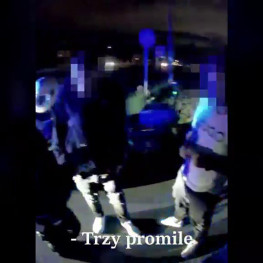 Ilustracja do artykułu: Dwaj pijani jechali rowerem i hulajnogą. Policja wystawiła mandaty po 2500 zł