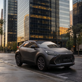 Toyota C-HR GR Sport na 2027 rok: matowy Onyx Grey i nowe 20-calowe koła