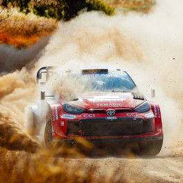 Ilustracja do artykułu: Finał WRC 2026 na Sardynii. Trzech kierowców Toyoty walczy o tytuł