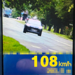 Ilustracja do artykułu: 75-latek jechał Toyotą 108 km/h obok szkoły. Stracił prawo jazdy w Ostrowie