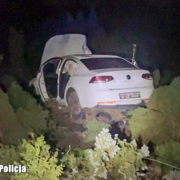 Volkswagen sam wezwał pomoc przez eCall. Kierowca miał ponad promil
