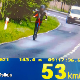 14-latek jechał hulajnogą 53 km/h po drodze wojewódzkiej. Sprawa trafi do sądu