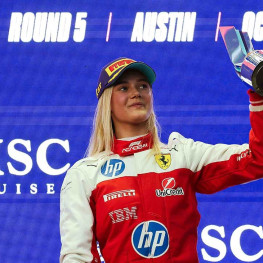 Ilustracja do artykułu: Alba Larsen wygrała pierwszy wyścig w F1 Academy. 17-latka awansowała z czwartego pola