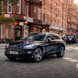 Ilustracja do artykułu: Aston Martin otworzył Q London. Salon w Mayfair ma 587 m² i własne studio personalizacji
