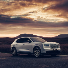 Ilustracja do artykułu: Bentley pokazał Torcala First Edition. Elektryczny SUV ma 888 KM i 1350 Nm