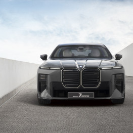 Ilustracja do artykułu: BMW Concept 7 Protection ma chronić przed pociskami .44 Magnum. Napęd rozwija 612 KM