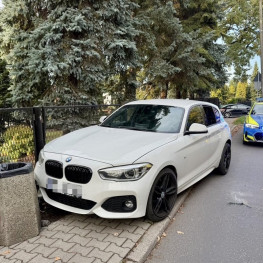 Ilustracja do artykułu: 25-latka zasłabła za kierownicą BMW. Policjanci wybili szybę, by udzielić jej pomocy