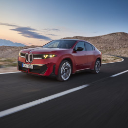 BMW iX4 zadebiutuje w marcu 2027 roku. Zasięg ma sięgać 828 km