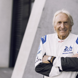 Ilustracja do artykułu: Derek Bell kończy 85 lat. Cztery z pięciu zwycięstw w Le Mans odniósł z Porsche