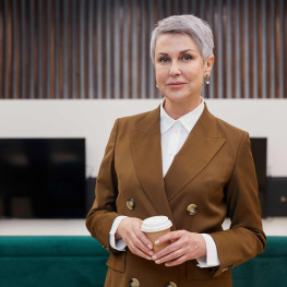 Elegancja i nowoczesność: Moda dla kobiet 50+