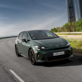 Ilustracja do artykułu: CUPRA zestawia trzy elektryki. Raval ma do 446 km, Born ponad 590 km zasięgu