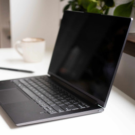 Lenovo kontra Apple: Nowy laptop jak mobilna stacja robocza