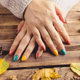Najmodniejsze jesienne kolory manicure, które zachwycą każdą koleżankę
