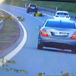 Ilustracja do artykułu: 19-latek jechał Mercedesem 227 km/h na S19. Dostał 2500 zł mandatu